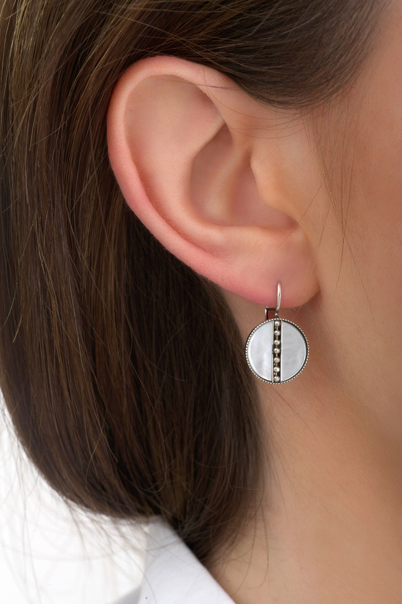Hawaii Refined Mother-Of-Pearl And Metal Sleeper Earrings in White