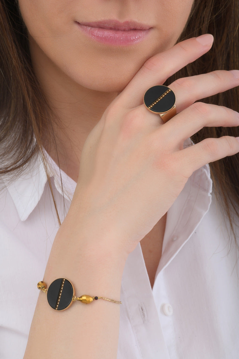Hawaii On-Trend Mother-Of-Pearl And Bull’S Eye Flexible Bracelet in Black