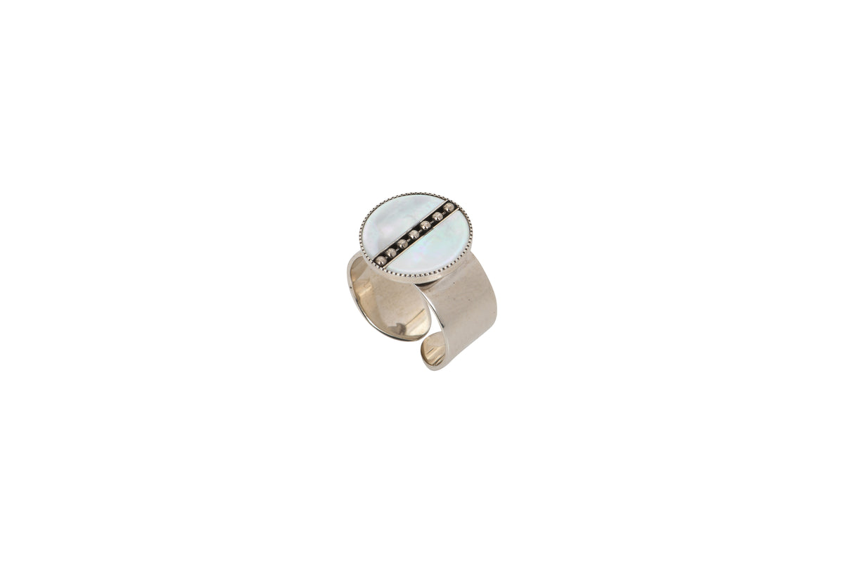 Hawaii Feminine Mother-Of-Pearl And Metal Adjustable Ring in White