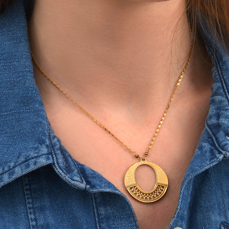 Noor Arty Metal Haematite Adjustable Pendant Necklace in Gold