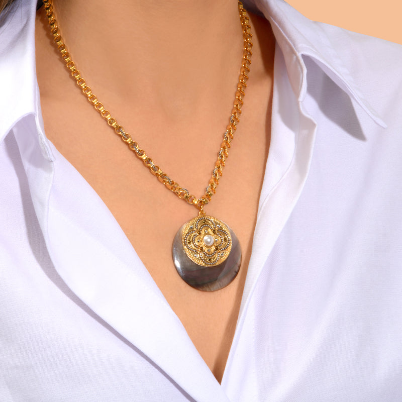Positano Mother-of-pearl Medallion & Mother-of-pearl Cabochon Jewel Link Chain Necklace in Grey